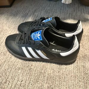 Men’s 8 women’s 9.5 Adidas Sambas
